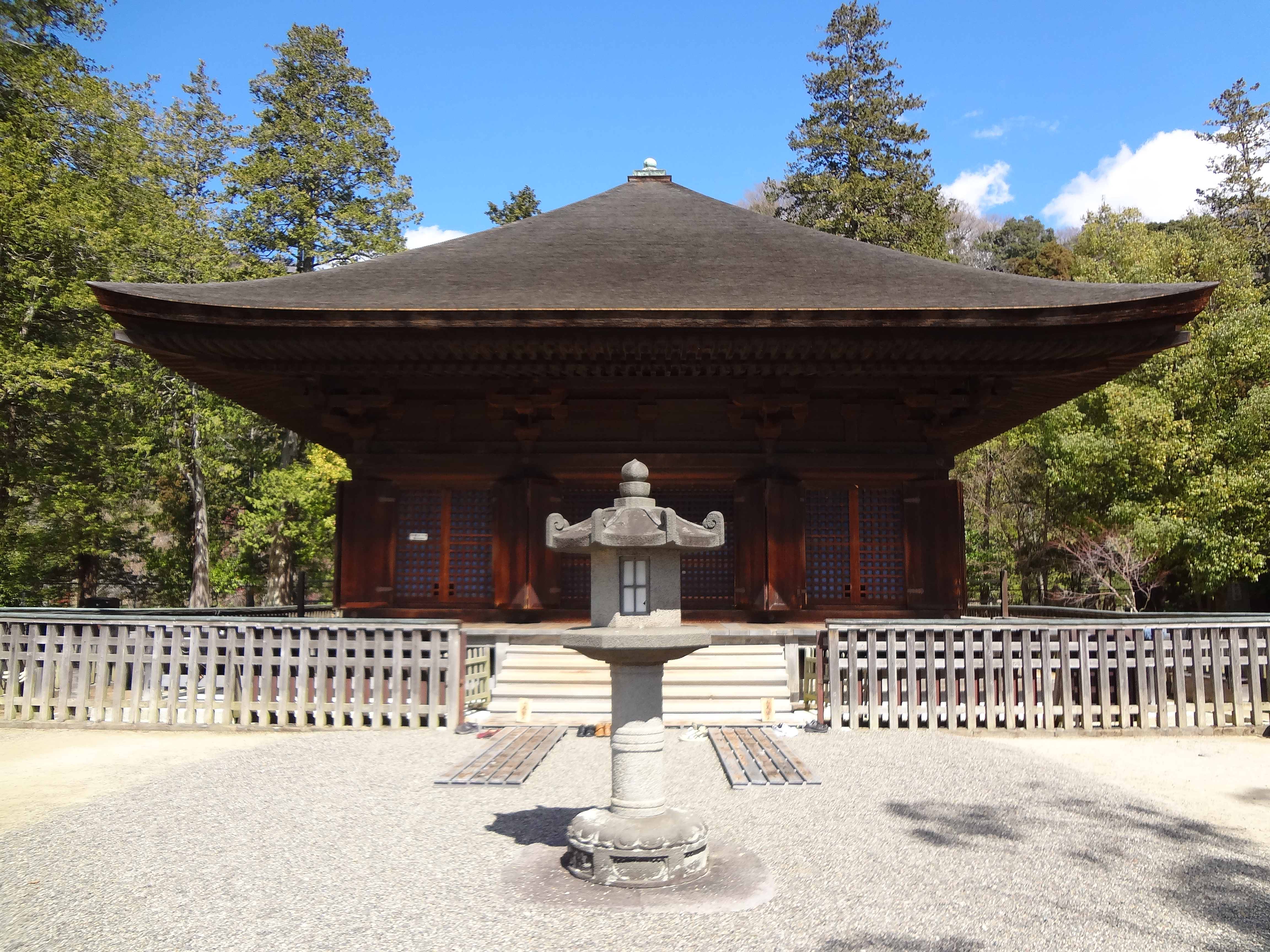 Photograph of Travelogue of Building And BuddhismStatue in Paragraph09 Number02