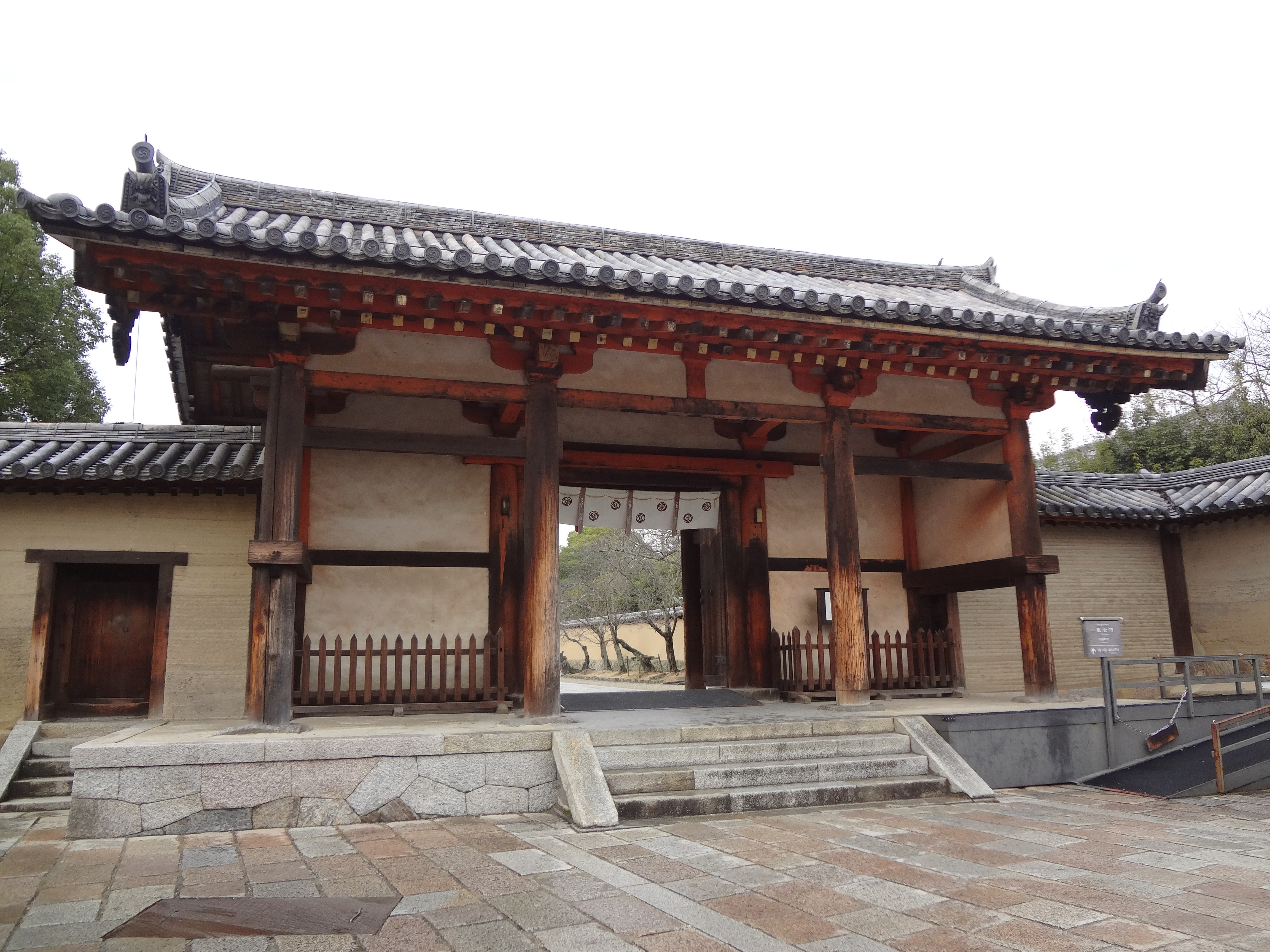 Photograph of Travelogue of Building And BuddhismStatue in Paragraph12 Number03