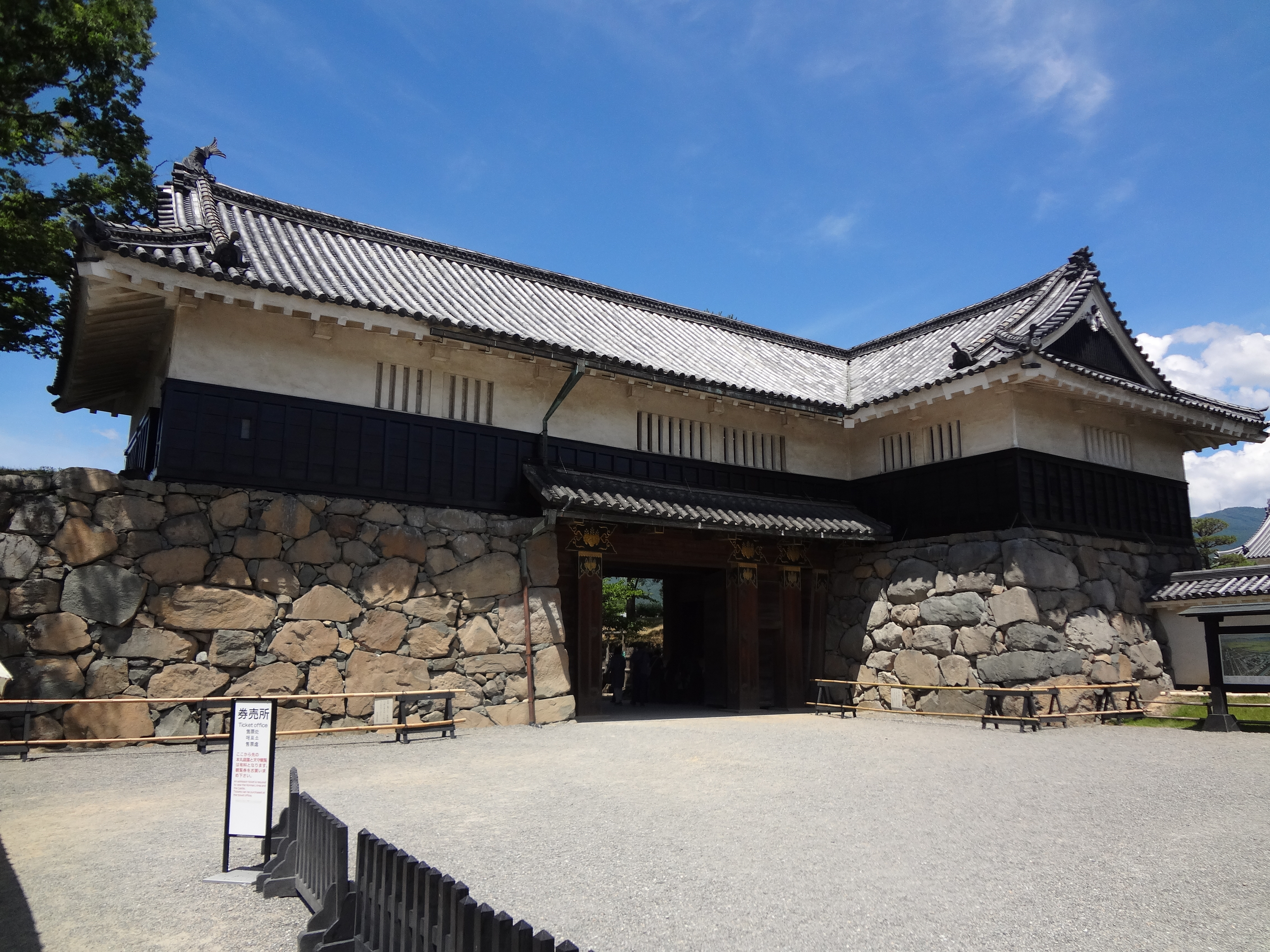Photograph of Travelogue of Building And BuddhismStatue in Paragraph14 Number03